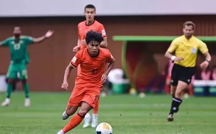 亚洲球员突破历史记录,成为焦点 亚洲球员突破历史记录,成为焦点