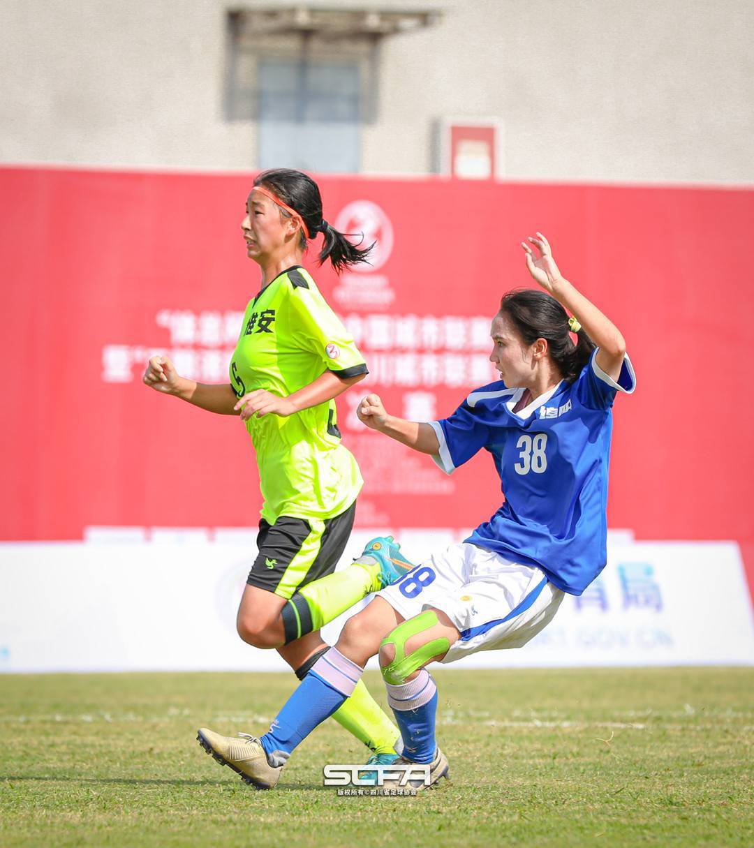 关于冠军捧杯激动人心,女足比赛精彩时刻留存的信息 关于冠军捧杯激动人心,女足比赛精彩时刻留存的信息