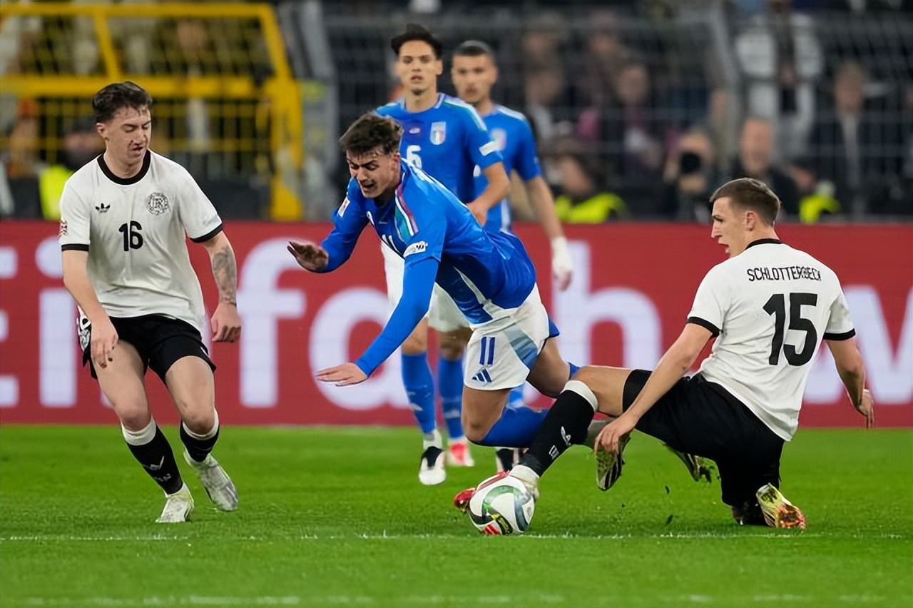 巴拉圭球队战胜强敌，成功晋级半决赛