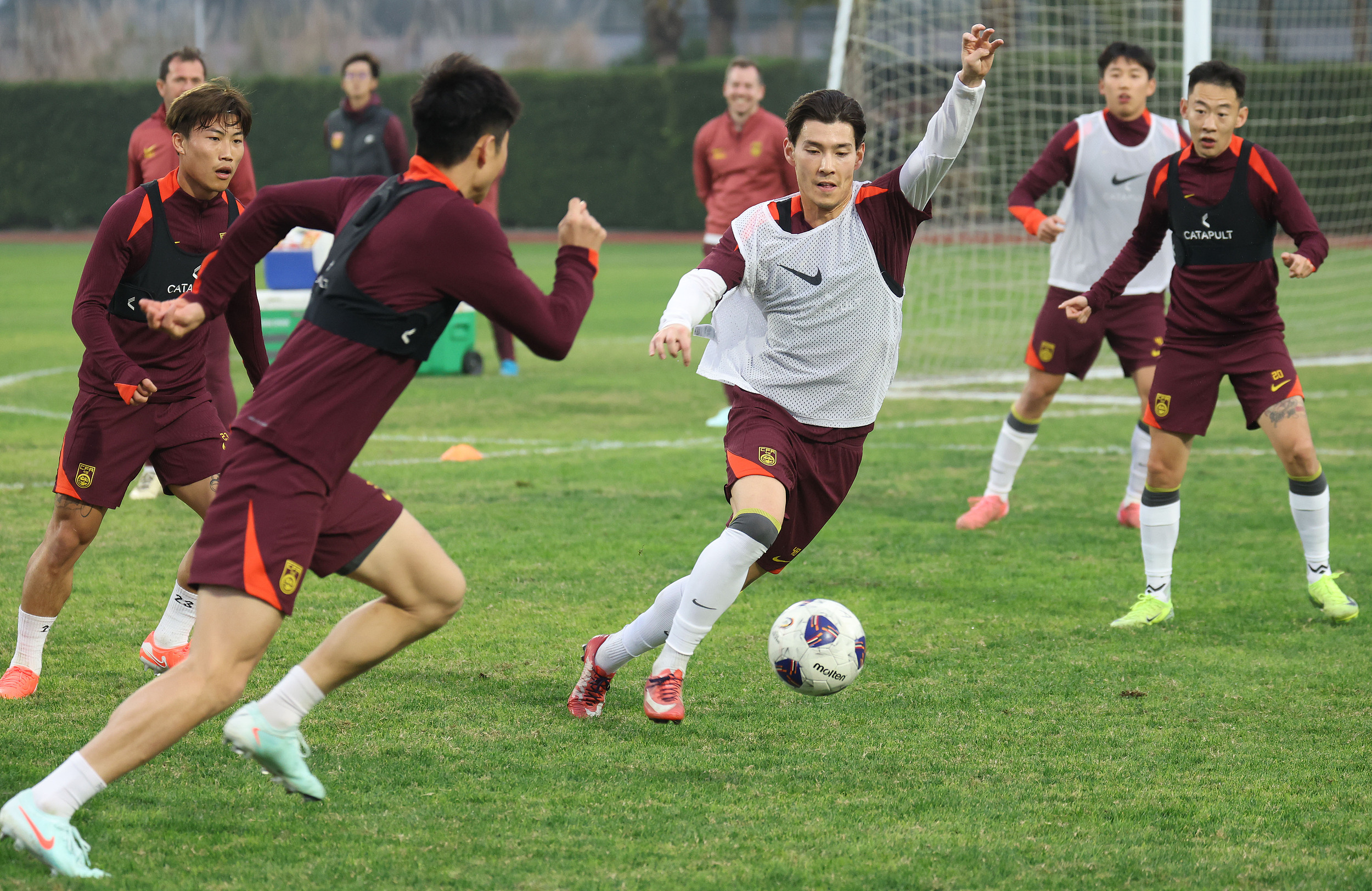 曼联前锋卢卡库上演帽子戏法，助球队大胜对手的简单介绍