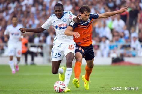 马赛球员奋力抢分，助球队走向胜利