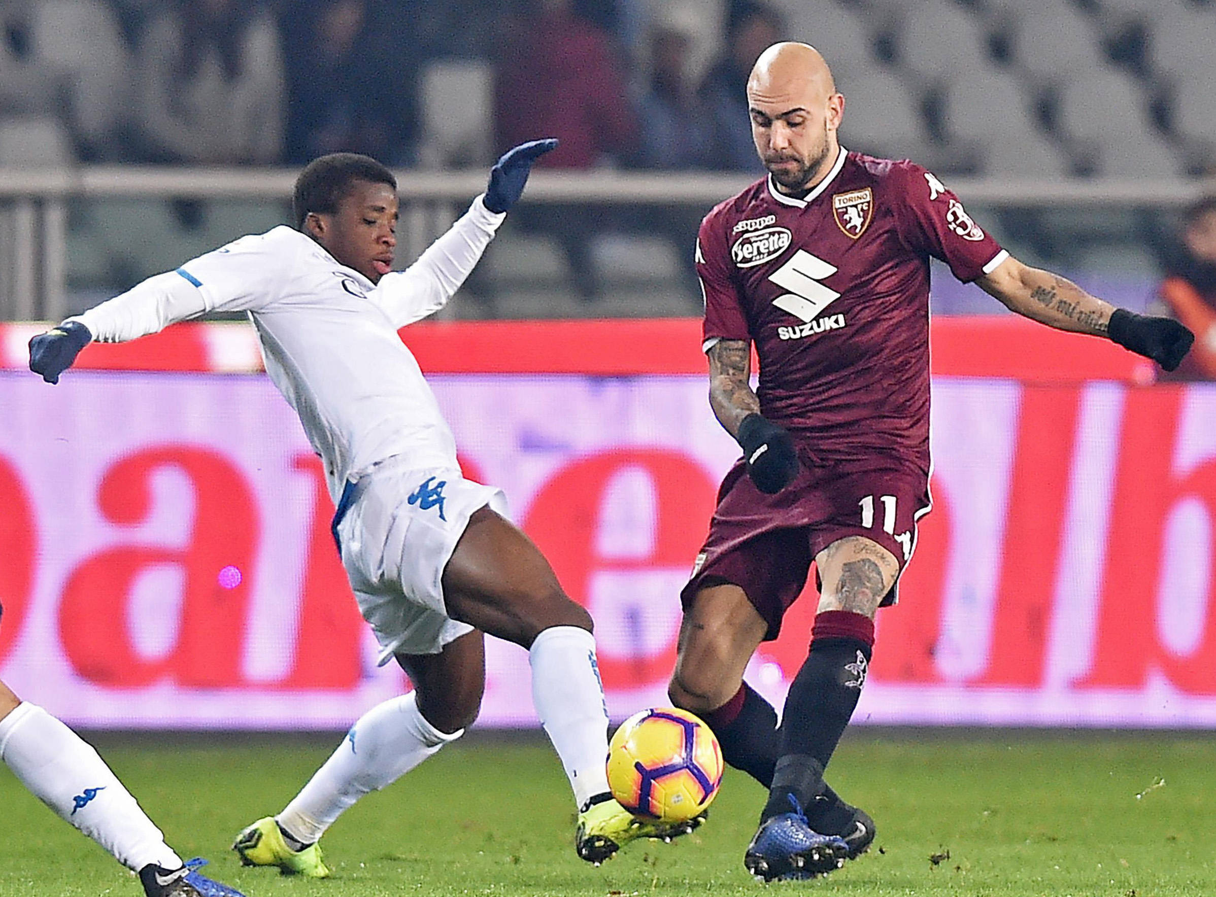 瓦朗谢纳连平两轮，表现稳定！