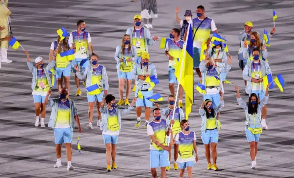 斯洛文尼亚男子拳击选手实力问鼎,登顶领奖台 斯洛文尼亚男子拳击选手实力问鼎,登顶领奖台