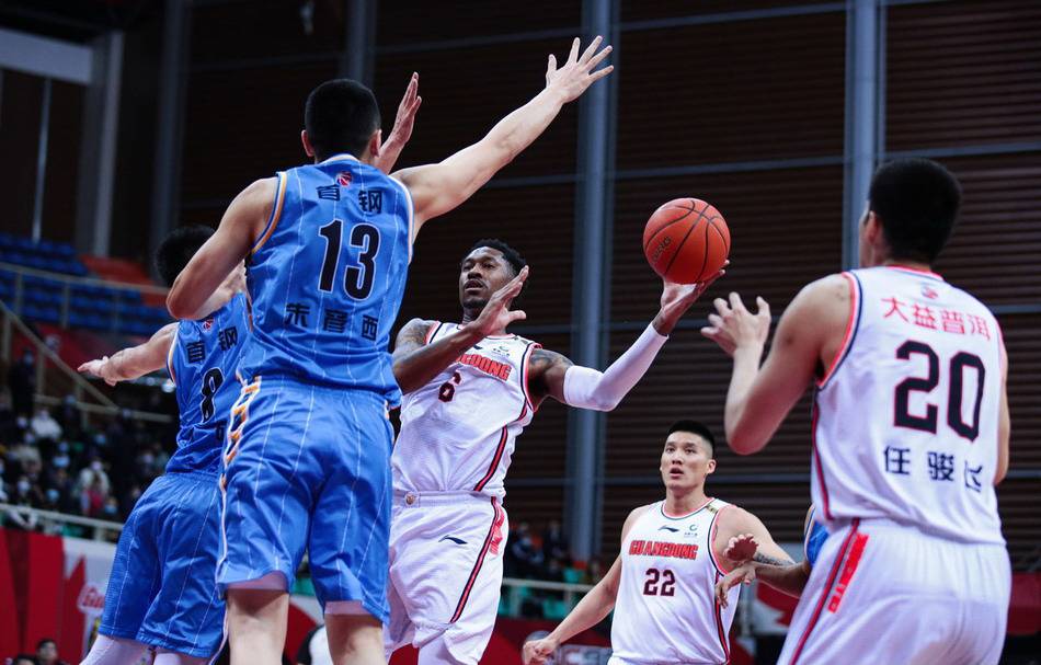 柳州男篮力挫对手,终结对方连胜 柳州男篮力挫对手,终结对方连胜