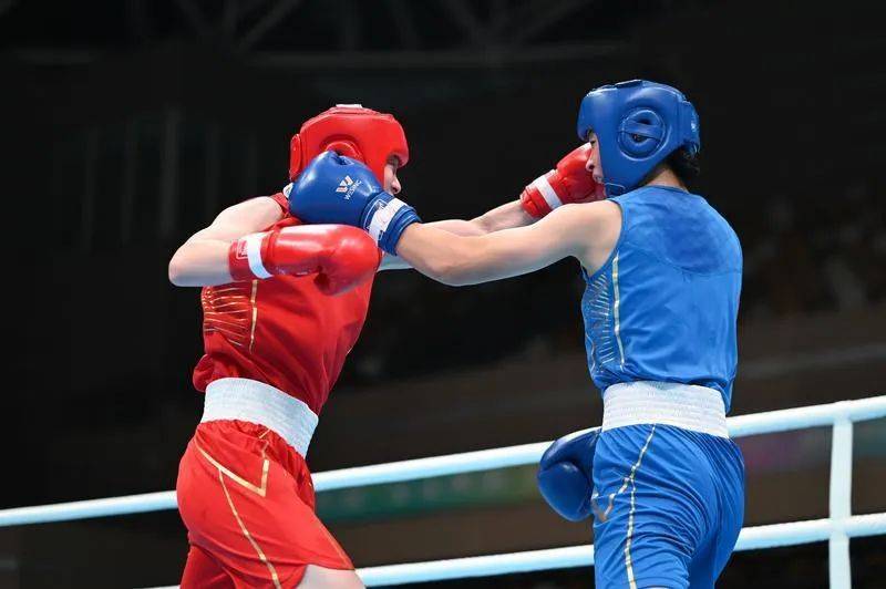 拳击比赛激战!中国选手惊险获胜! 拳击比赛激战!中国选手惊险获胜!