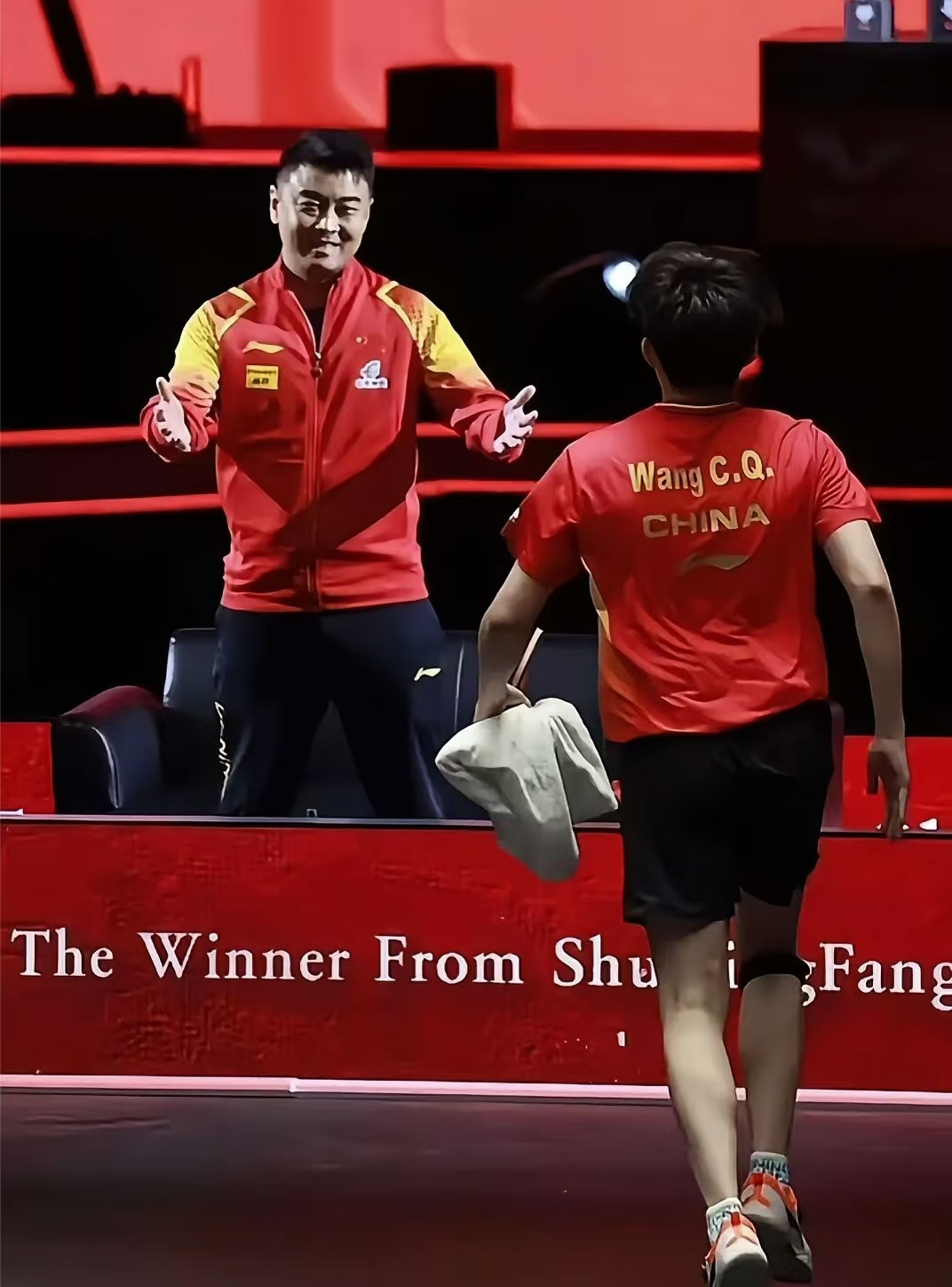 球队主帅战术调整如何,球员自我拼搏成重点 球队主帅战术调整如何,球员自我拼搏成重点