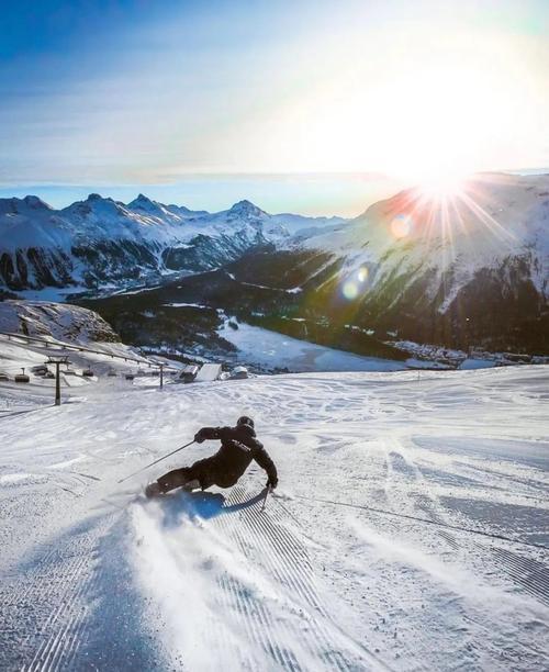 瑞士滑雪代表队壮举频传,冲刺速度引人注目 瑞士滑雪代表队壮举频传,冲刺速度引人注目