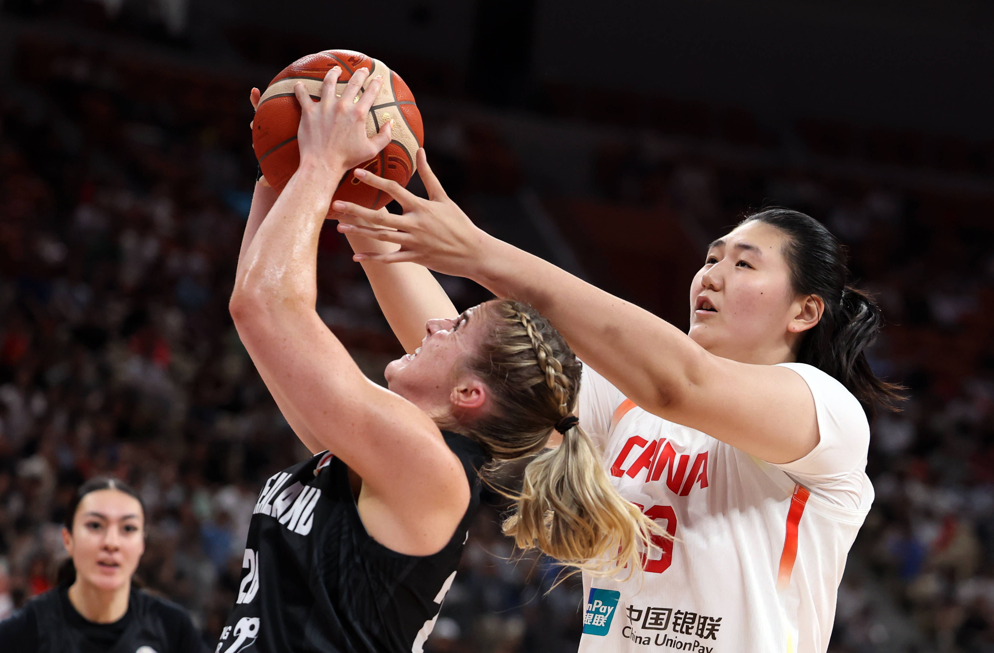 篮球女子半决赛:中国队大胜晋级决赛 篮球女子半决赛:中国队大胜晋级决赛