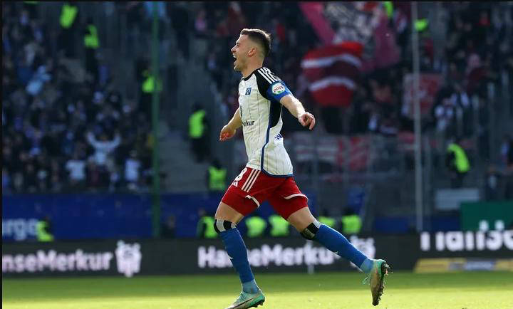 汉堡队在比赛中获得令人激动的胜利 汉堡队在比赛中获得令人激动的胜利