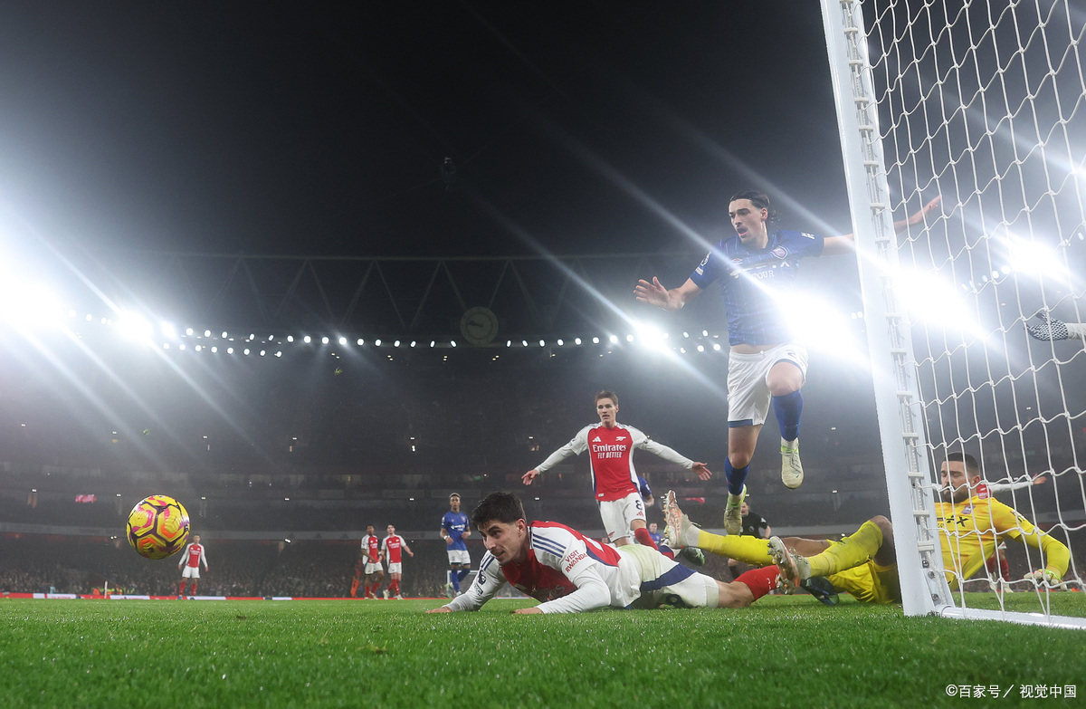 关于力争前茅,各国选手在擂台上拼尽全力的信息 关于力争前茅,各国选手在擂台上拼尽全力的信息