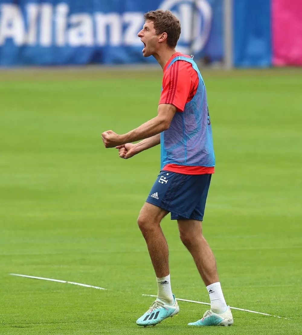 弗赖堡展现潜力,豪取胜利向前冲 弗赖堡展现潜力,豪取胜利向前冲